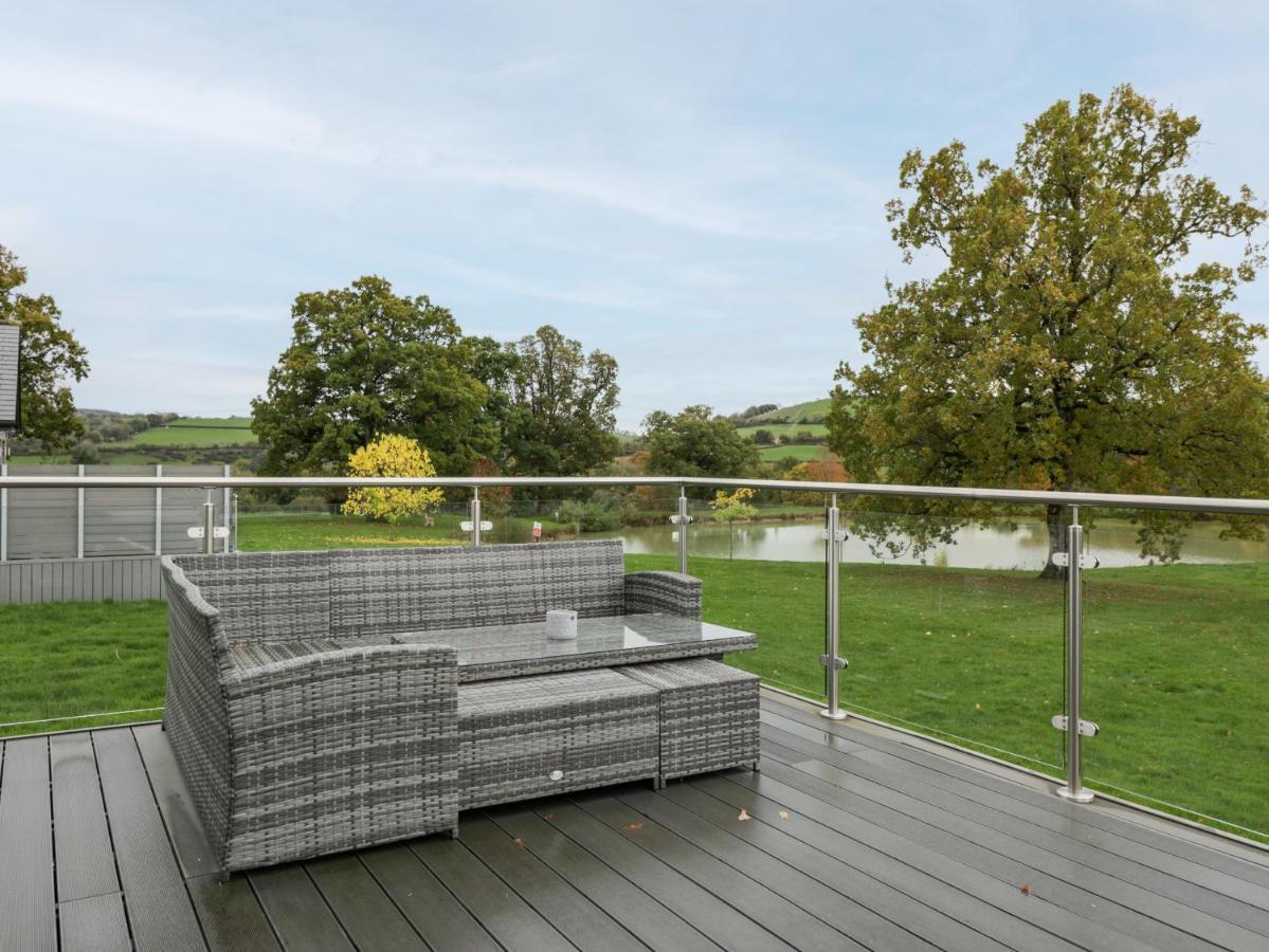 1 Oak Park Villa Tiverton  Exterior photo